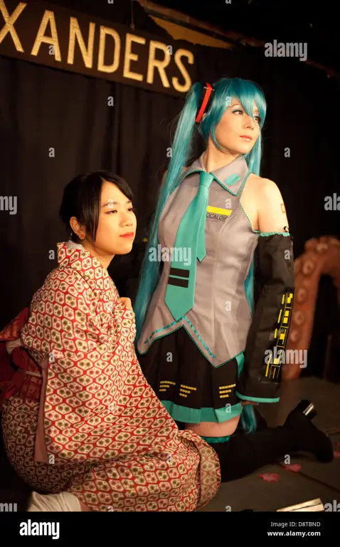 Tampil percaya diri dengan cosplay anime Wanita dengan kostum cosplay anime berpose percaya diri