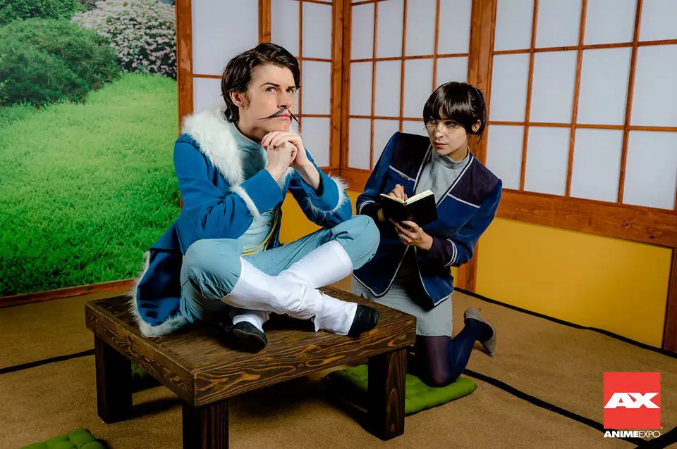 Proses pemotretan foto cosplay anime di dalam studio dengan pencahayaan yang profesional.