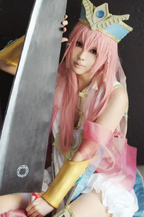 Kreasi Kostum Cosplay Membuat kostum cosplay anime