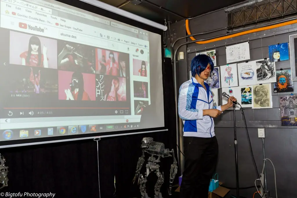 Persiapan Cosplay Foto seorang cosplayer sedang mempersiapkan kostum dan makeup untuk acara cosplay.