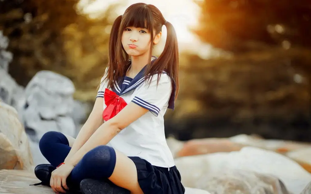 Detail Menakjubkan dalam Cosplay Anime 4K Foto close-up detail cosplay anime dalam resolusi 4K, menampilkan tekstur dan detail kostum.