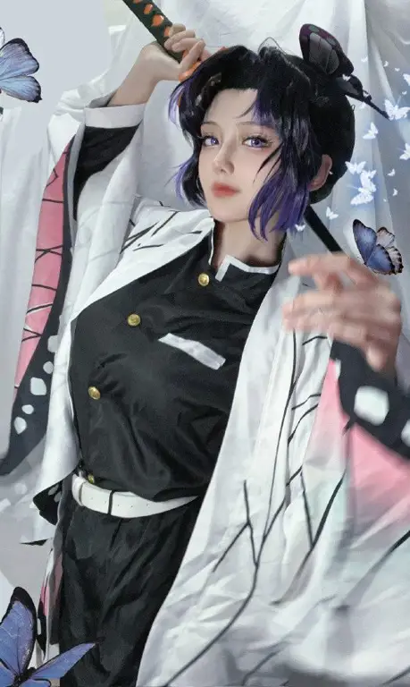 Shinobu Kocho - Demon Slayer Cosplay Cosplay Shinobu Kocho dari Demon Slayer dengan rambut pendek